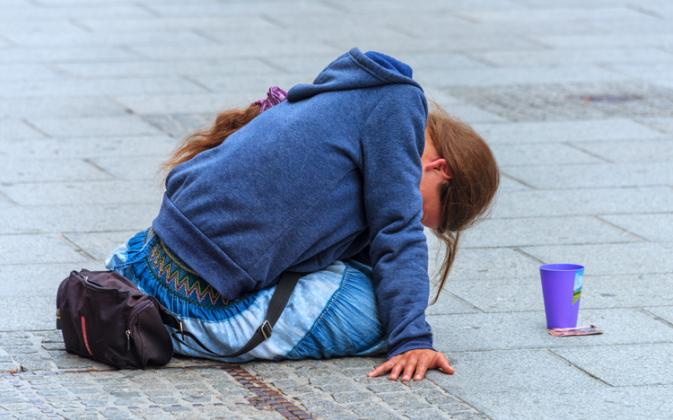 girl-begging-on-street