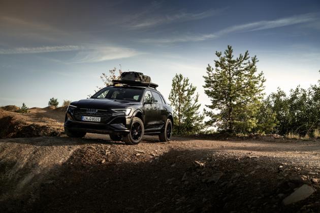 New-2024-Audi-Q8-e-tron-edition-Dakar_8