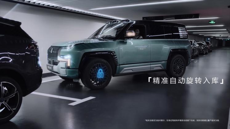 Yangwang-U8-parking