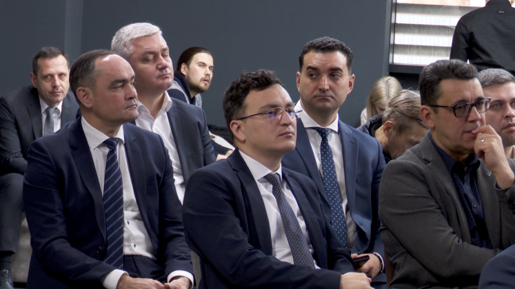 n580229v8_FORUM INVESTIȚII.mxf.00_01_20_10.Still001
