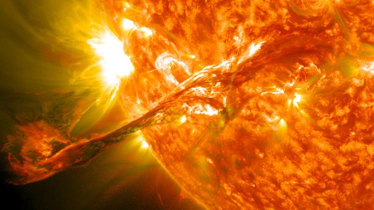 eruptie-solara-Pamant