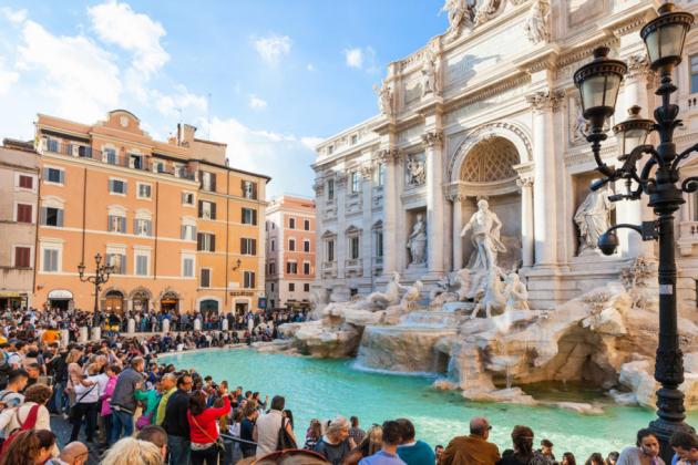 fontana-di-trevi-lotada-910x607