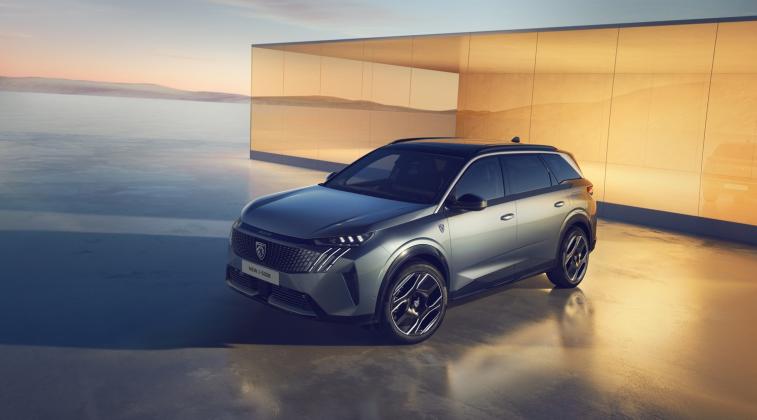 New-2024-Peugeot-E-5008_4