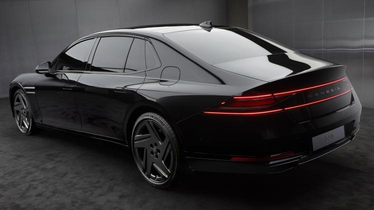 New-2024-Genesis-G90-Black_10