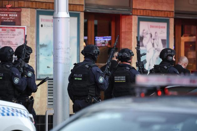 image-2024-04-13-27052187-41-politia-intrat-intr-mall-din-sydney-unde-fost-injunghiate-mai-multe-persoane