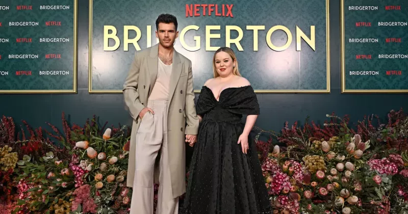 Costars-Nicola-Coughlin-and-Luke-Newton-Cutest-Joint-Red-Carpet-Appearances-4