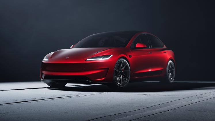New-2024-Tesla-Model-3-Performance_27