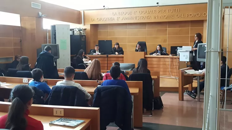 risarcita-e-soddisfatta-il-mio-ex-vive-vicino-a-me-con-la-nuova-compagna