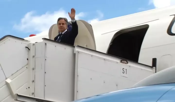 blinken avion