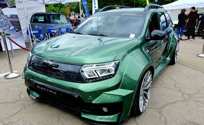 Dacia-Duster-Electric-Metaplast_0