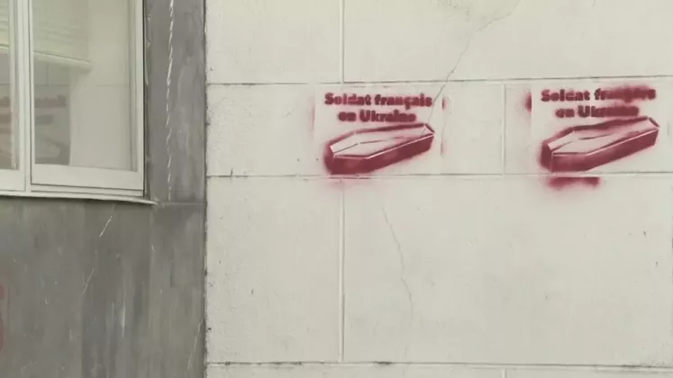 graffiti-moldoveni-sicrie-soldati-francezi-in-ucraina