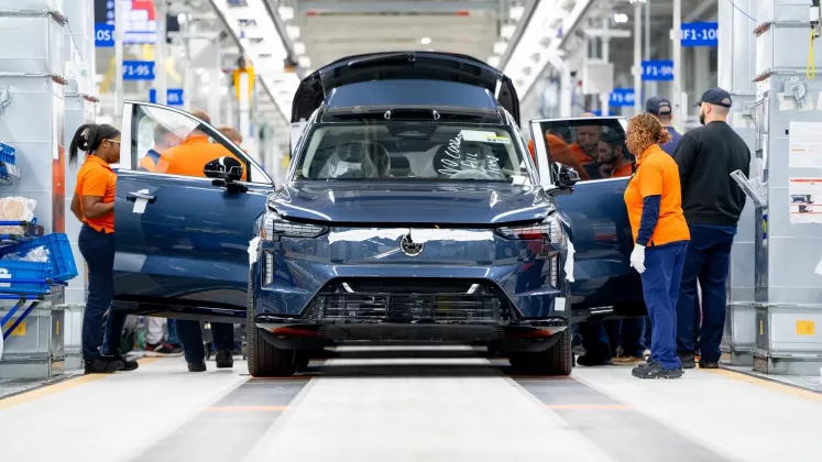 Volvo-EX90-start-production-2024_25