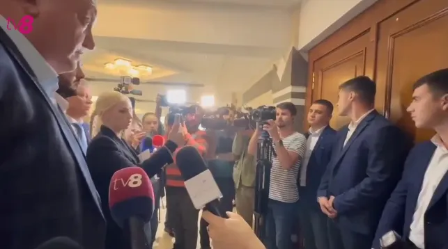 боля таубер прорываются на заседание