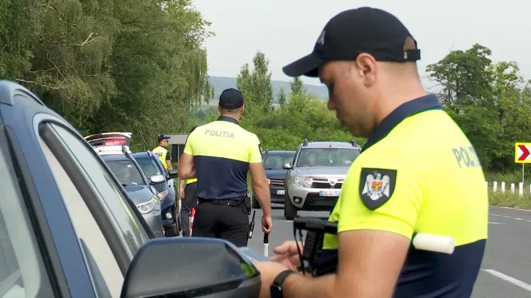 n685240v8_RAZII POLITIE.mxf.00_01_21_07.Still001