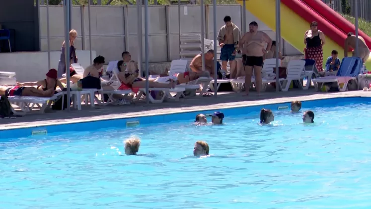 n686921v9_DISTRACTIE PISCINA.mxf.00_00_26_19.Still001