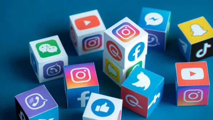 rețele sociale Facebook Instagram Twitter
