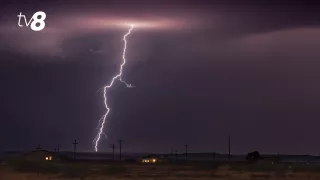 /VIDEO/ Fulgere și tunete în noiembrie: Explicația fenomenului rar care a speriat dimineața