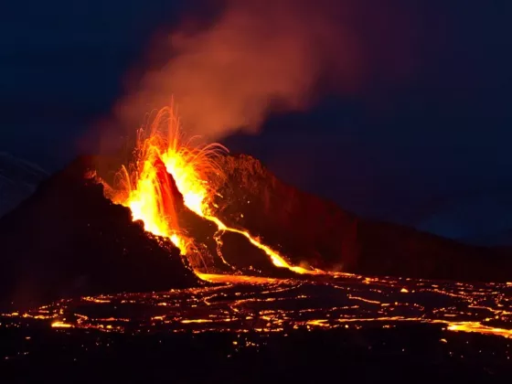 por-que-entra-en-erupcion-un-volcan-y-peligrosidad