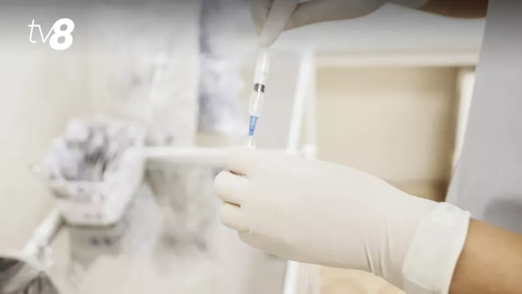 medic vaccina seringa