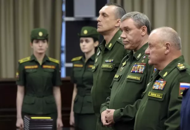 fostul-adjunct-al-lui-soigu-a-fost-arestat-el-este-acuzat-ca-si-a-construit-case-cu-banii-armatei-lui-putin-920143