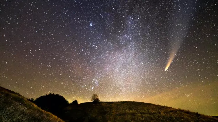 spectacol-cosmic-in-octombrie-o-cometa-stralucitoare-va-putea-fi-vazuta-cu-ochiul-liber-daca-supravietuieste-apropierii-de-soare-925742