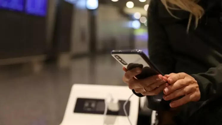 1-public-phone-charging