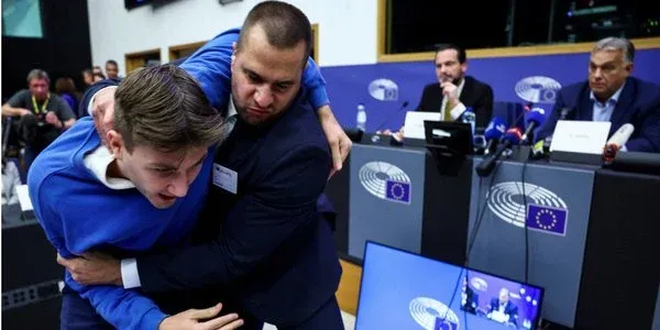 d9f4e950329c9a6f82c56fa9563d507e