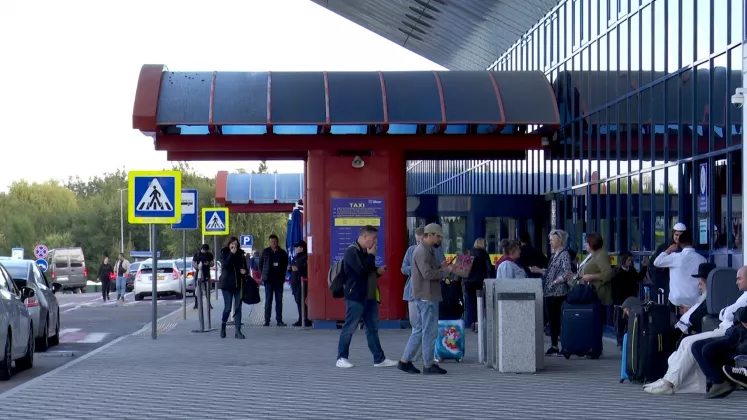 REFUGIAȚI AEROPORT.