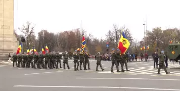 /ВИДЕО/ День национального единения Румынии: молдавские военные прошли маршем по площади Триумфальной арки в Бухаресте