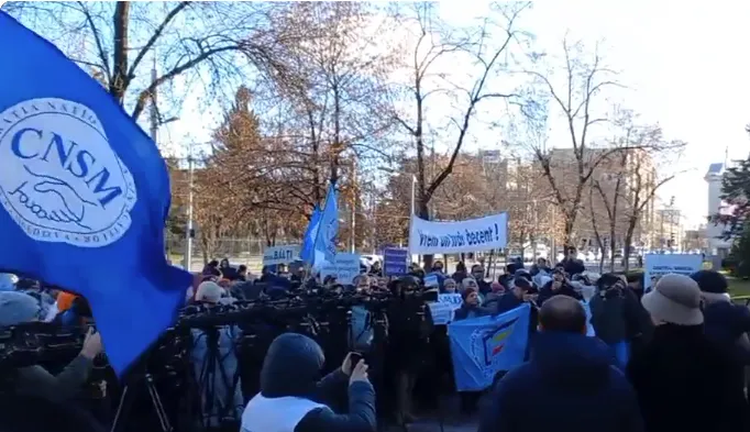 протест учителей кишинев