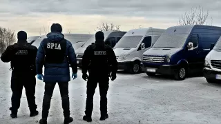 /VIDEO/ 20 de microbuze au intrat ilegal în Moldova: Angajați de la vamă, frontieră și ASP, cercetați penal