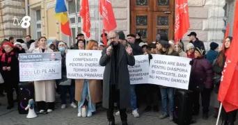 /ФОТО/ Социалисты провели протест у мэрии Кишинева. Они требуют включить в бюджет столицы компенсации за отопление