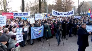 /VIDEO/ Zi de proteste la Parlament: Profesori, meteorologi, feroviari și fermieri au ieșit în stradă