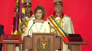 /VIDEO/ Maia Sandu a depus jurământul pentru noul mandat de președinte: Acrostihul din discurs, florile mamei și mesajul pentru cetățeni