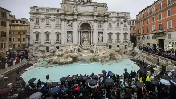 trevi fountain