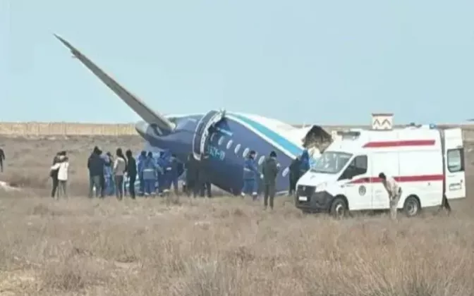 un-avion-cu-74-de-oameni-la-bord-s-a-prabusit-in-kazahstan-dupa-ce-a-lovit-un-stol-de-pasari-sase-persoane-au-supravietuit-943053