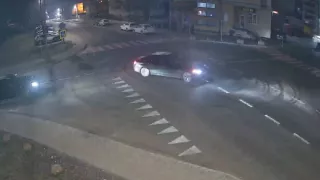 /VIDEO/ Drifturi nocturne, filmate la Sîngera: Doi șoferi care au distrus marcajul sunt așteptați la Primărie