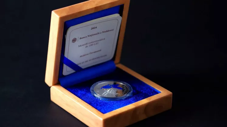 moneda comemorativă
