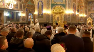 /ВИДЕО/ Рождество в монастыре: на второй день праздника десятки верующих посетили храм