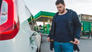 Motorina trece pragul de 29 de lei: Cât vor costa carburanții pe 21, 22 și 23 martie 2026