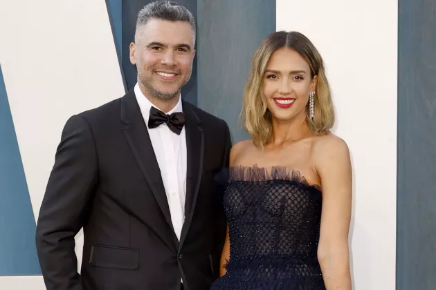 Cash-Warren-and-Jessica-Alba-01-011023-35fcbcd2d60940e5a63861bcdff8bf88