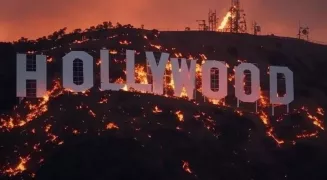 "Сгорела даже надпись Hollywood": В Лос-Анджелесе продолжает бушевать крупнейший лесной пожар