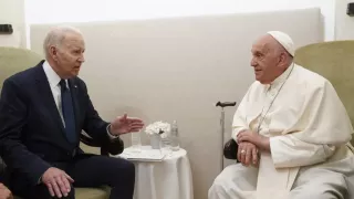 Joe Biden îl decorează pe Papa Francisc cu cea mai înaltă distincție civilă: „I-a slujit pe cei vulnerabili și fără voce”