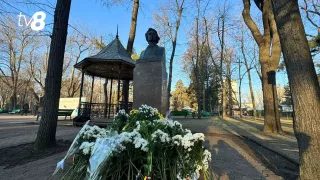 /ВИДЕО/ Национальный день культуры: в Кишиневе отметили 175 лет со дня рождения Михая Еминеску