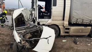 /VIDEO/ Dezastru pe traseul Chișinău-Vulcănești: Un minor a urcat la volan și a ajuns într-un camion. Momentul accidentului