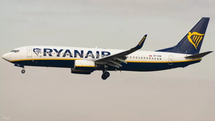 Ryanair_B738_SP-RSM