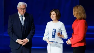 /FOTO/ Maia Sandu și-a ridicat Premiul Reinhard Mohn 2025: Ce va face cu cei 100.000 de euro