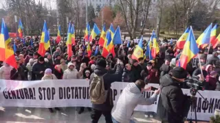 /VIDEO/ Protest antiguvernare în fața Președinției: PSRM vrea alegeri anticipate. Reacția PAS