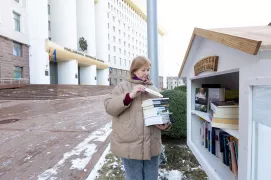 /ФОТО/ В эти выходные в сквере парламента открыта «Европейская библиотека»: берешь книгу — оставляешь другую