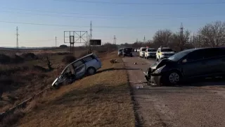 /ВИДЕО/ На въезде в Бельцы столкнулись две машины: 4 человека в больнице